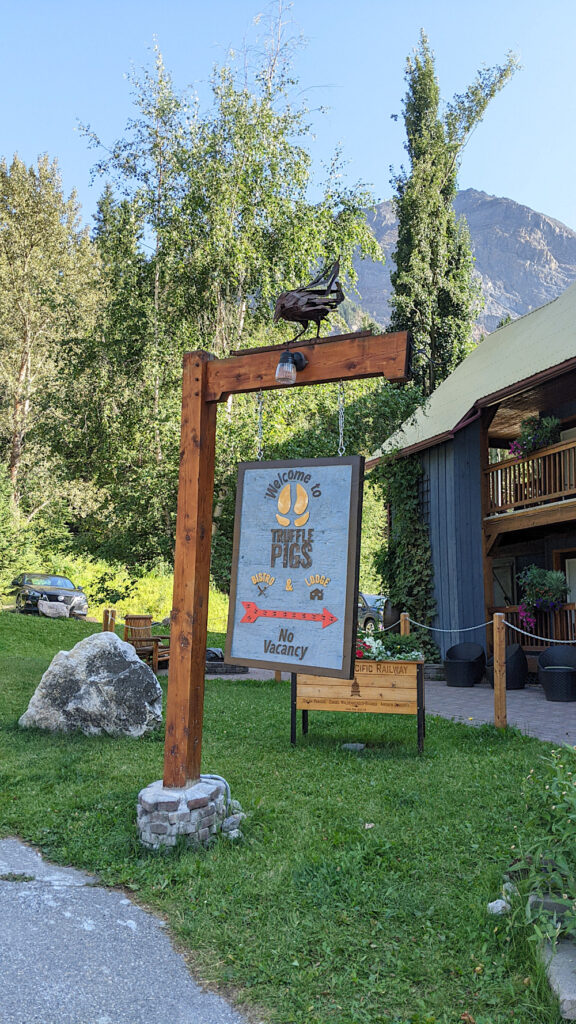 Truffle Pigs Bistro & Lounge, Field, BC