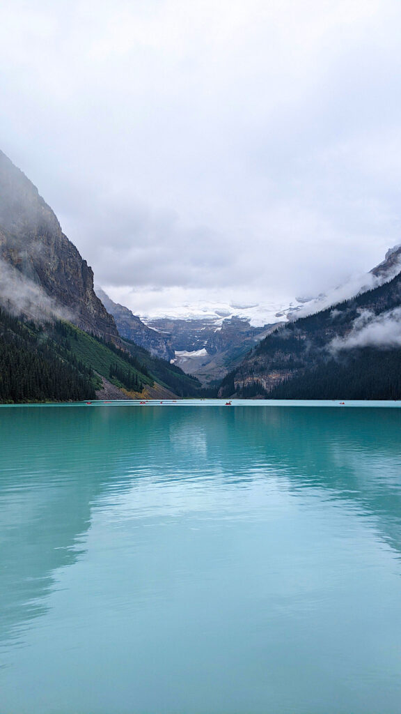 Face au Lac Louise, Alberta