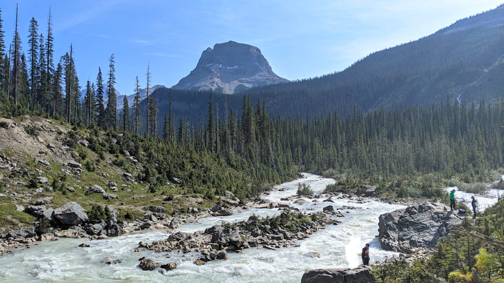Au pied des Chutes Takakkaw, Colpmbie-Britannique